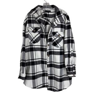 Love Tree Womens Flannel Shacket Size Medium Black White Plaid Oversized Relaxed